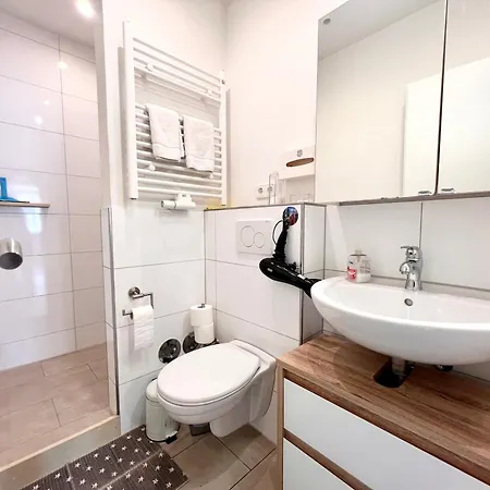 London Suite Fuer 4 Mit Kueche Und Wifi Essen Exterior photo
