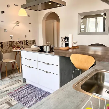 London Suite Fuer 4 Mit Kueche Und Wifi Essen Exterior photo